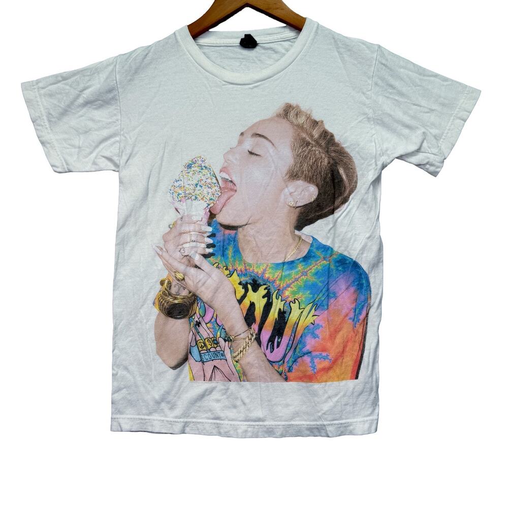 Miley Cyrus Licking Ice Cream OEM T Shirt Tongue Bangerz Country Girl Tee sz S